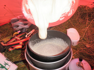 sockerkaka på trangiakök, sockerkaka stormkök, tältliv, friluftsmat